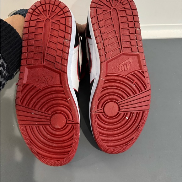 Nike Air Jordan 1 Retro High OG “Bloodline”Sneakers - Black, White, Red SZ9 - Picture 6 of 6